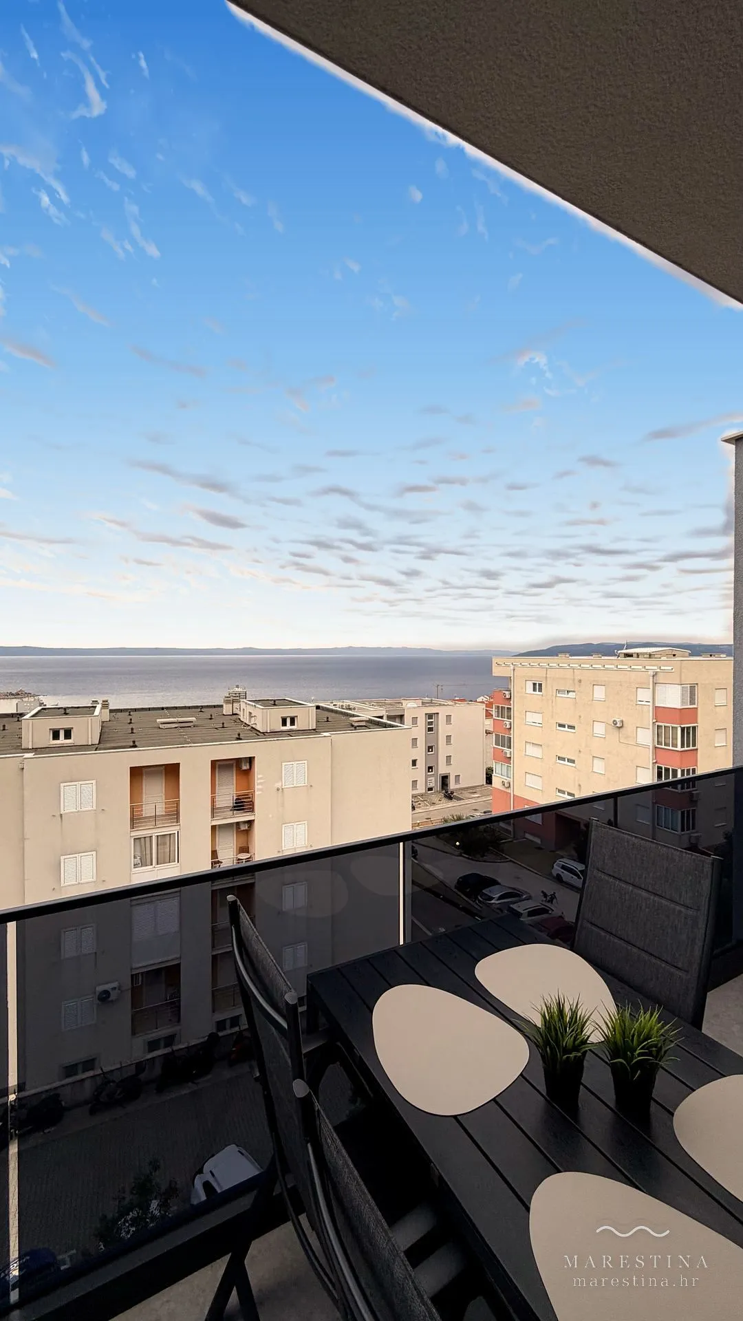 The extra-large balcony with full sea view